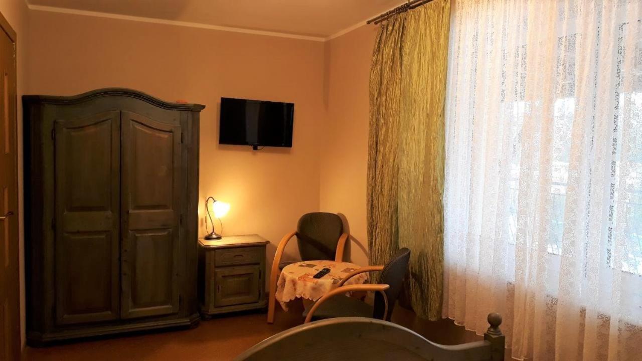 Ow Wilk - Pokoje I Domki Z Aneksami Kuchennymi, Parking, Plac Zabaw 莱鲍 外观 照片